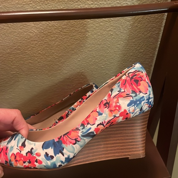 Shoes - Picture 3 of 5